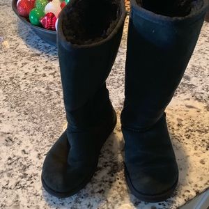 Black UGG boots.